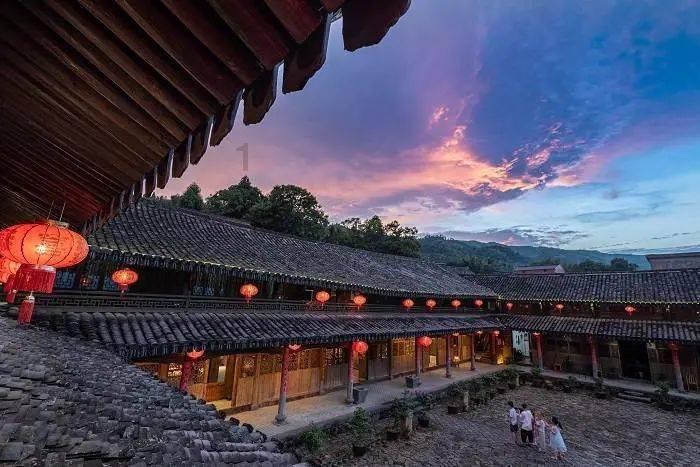探索神秘房间