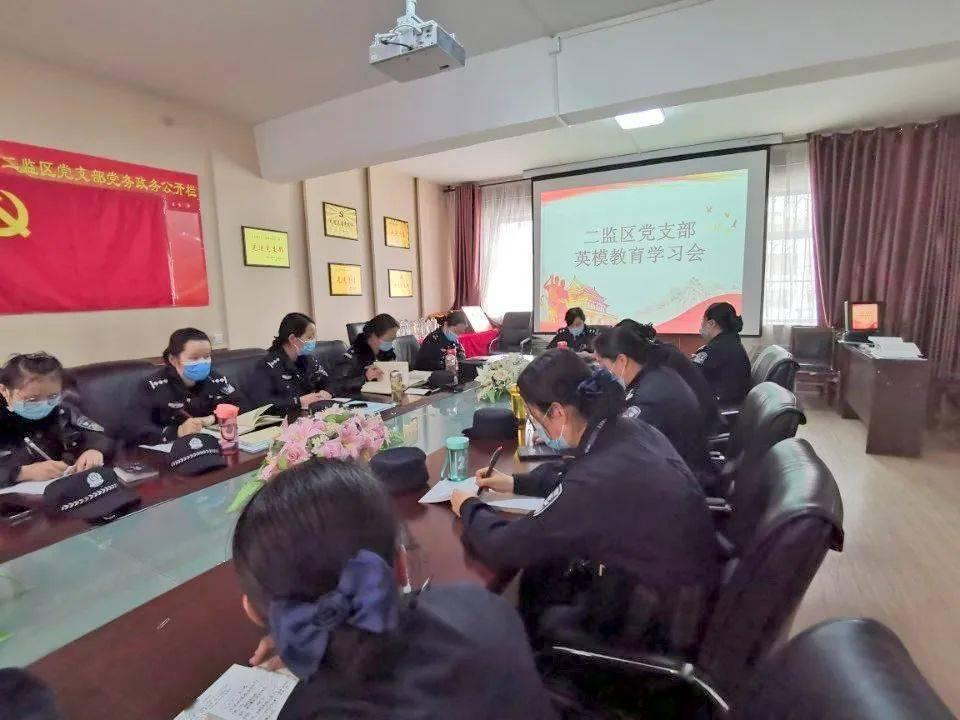 神秘洞口逃脱
